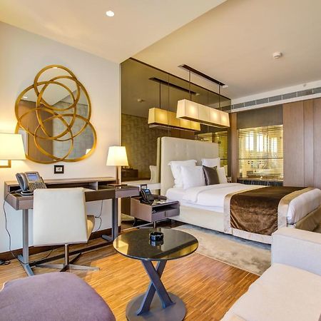 Lancaster Plaza Beirut Hotell Exteriör bild Suite at the Park, Hyderabad