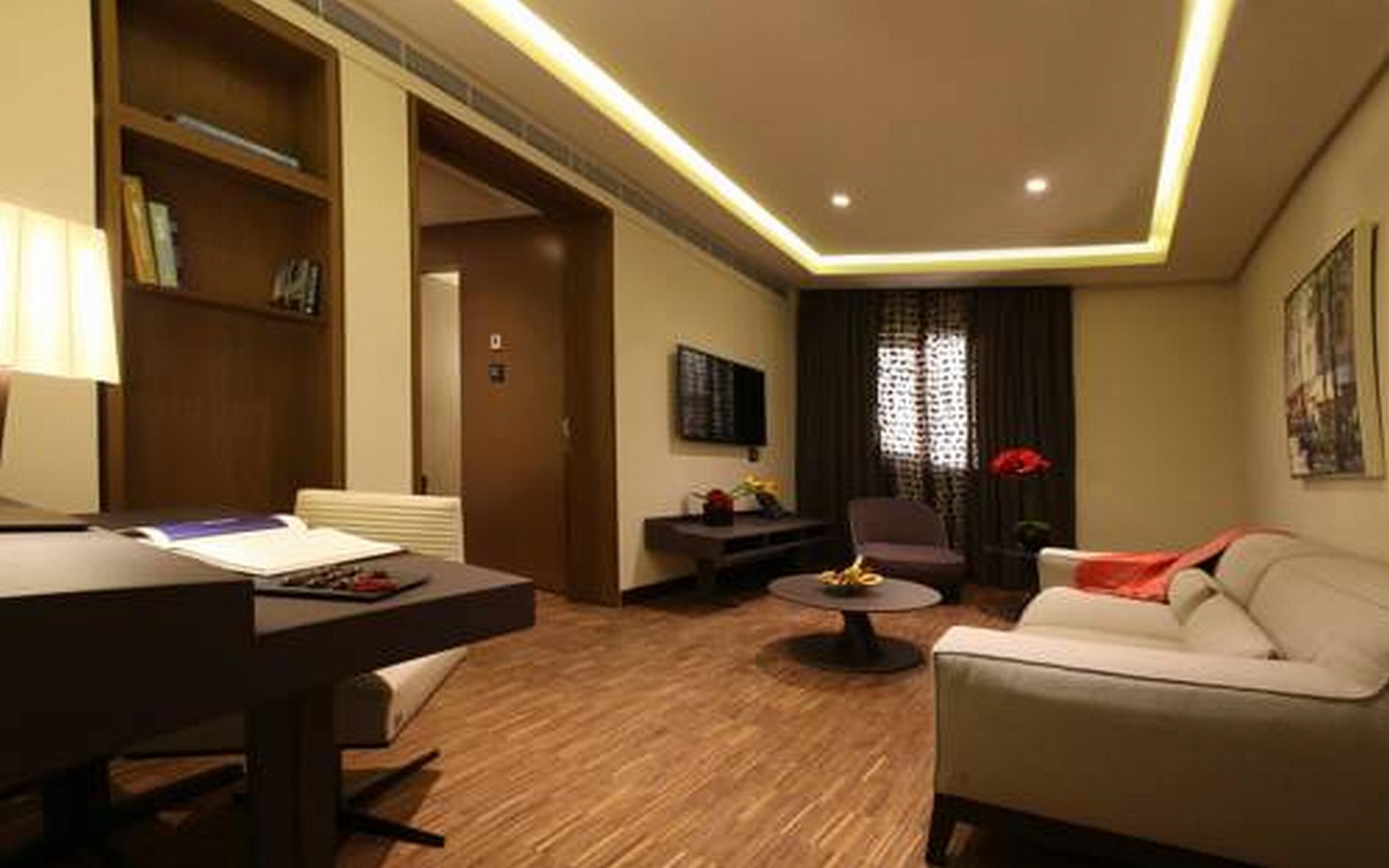 Lancaster Plaza Beirut Hotell Exteriör bild A suite at the hotel