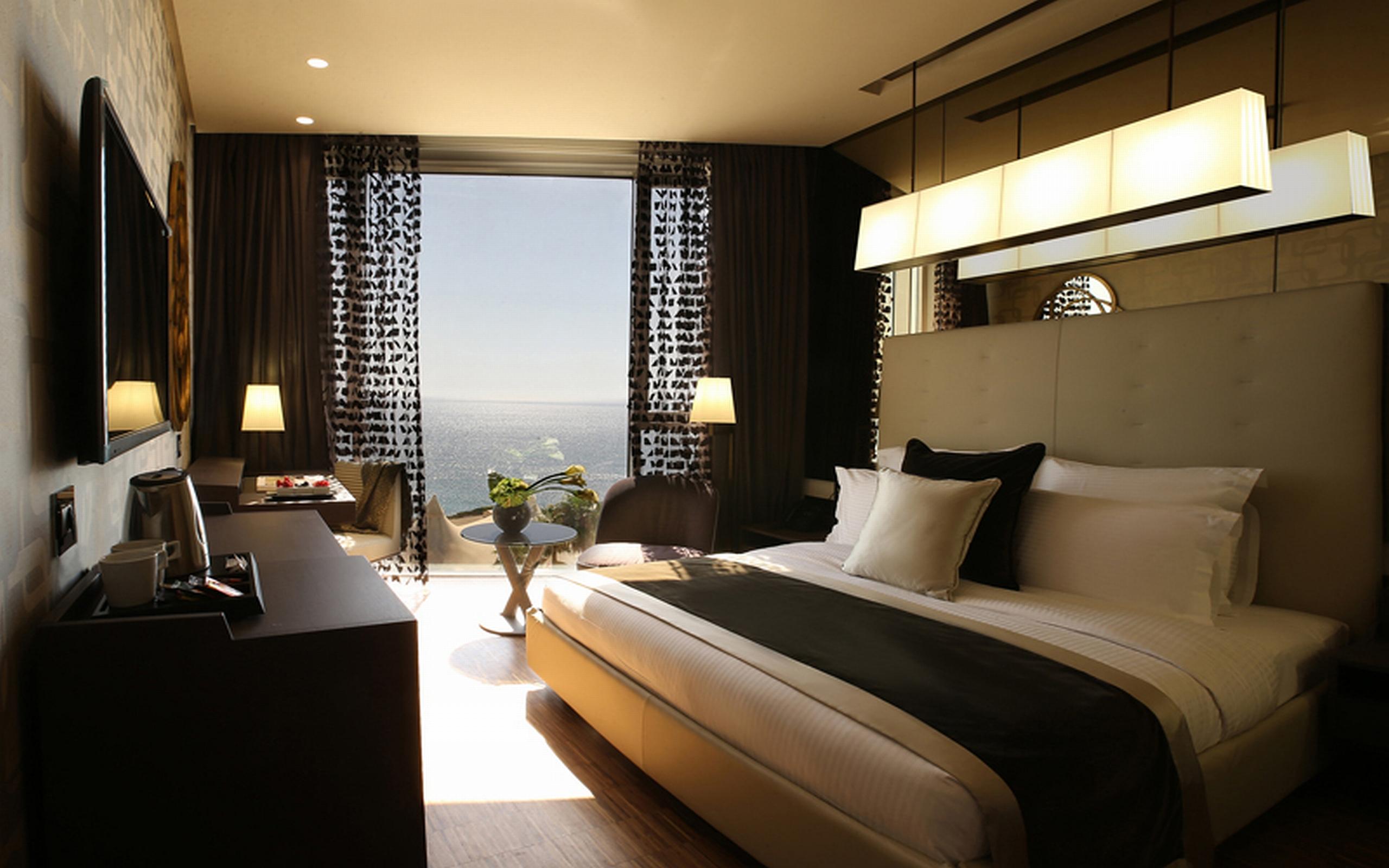 Lancaster Plaza Beirut Hotell Exteriör bild Deluxe Room
