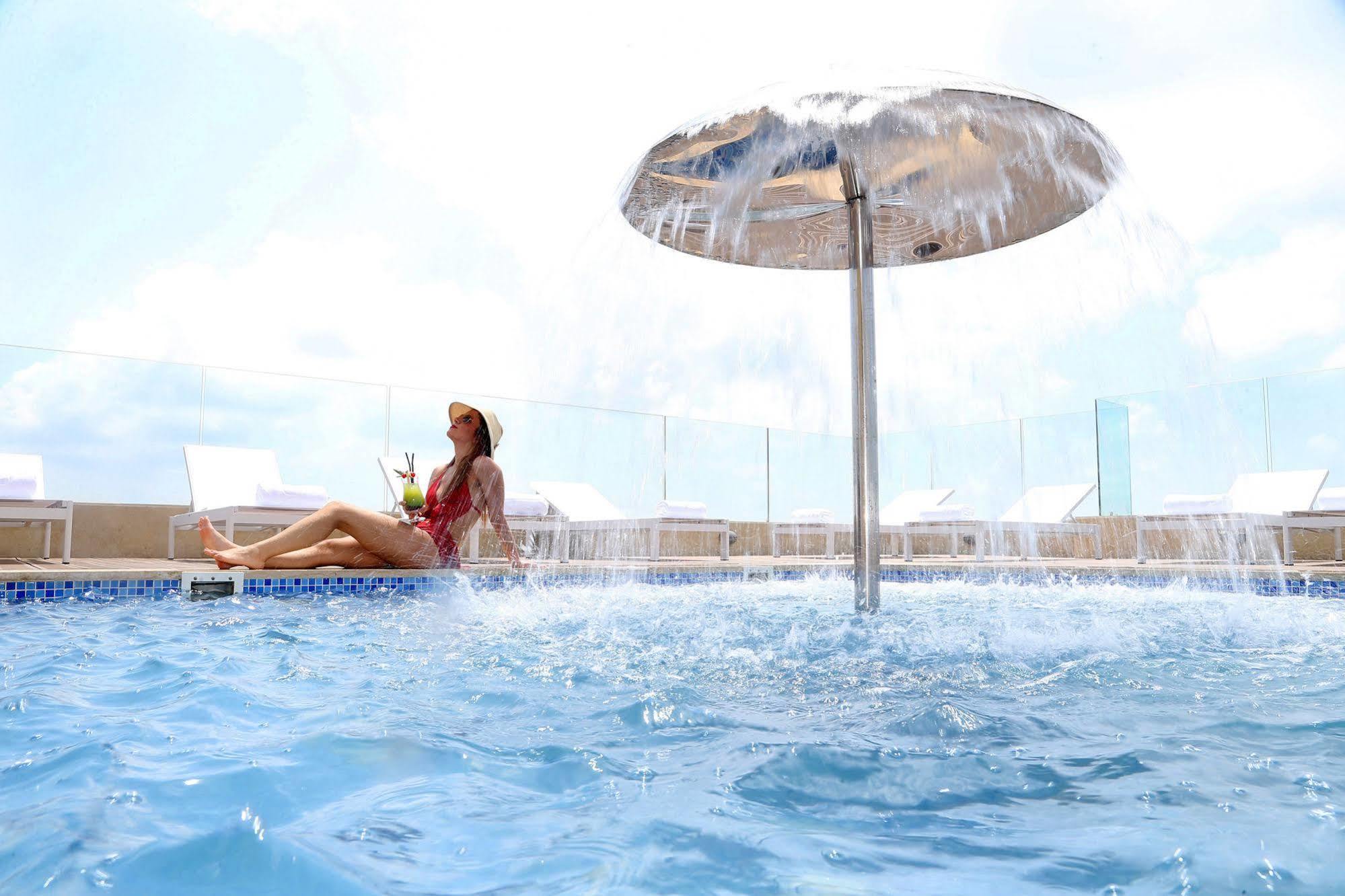 Lancaster Plaza Beirut Hotell Exteriör bild A woman relaxing at a pool